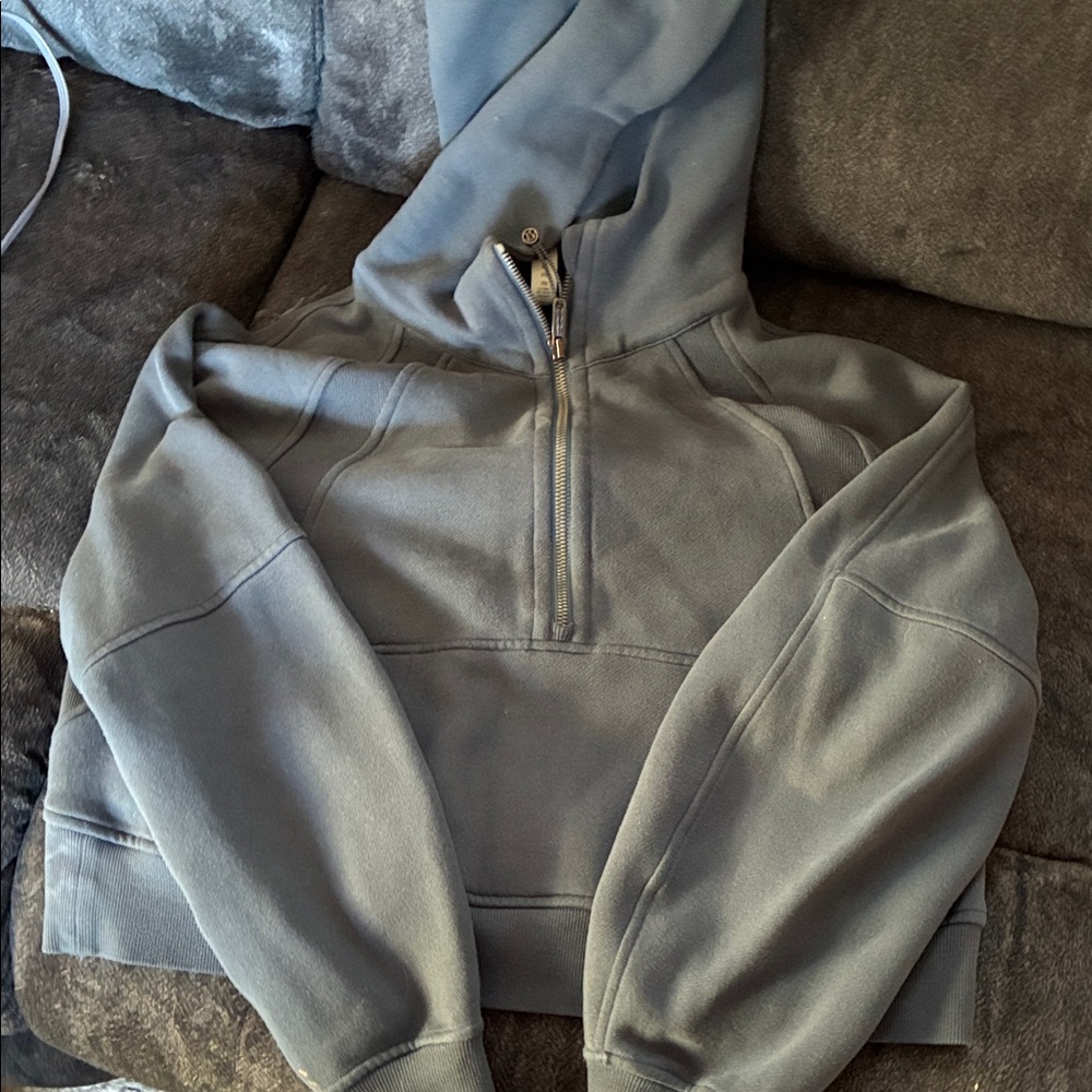 Blue lululemon scuba cropped